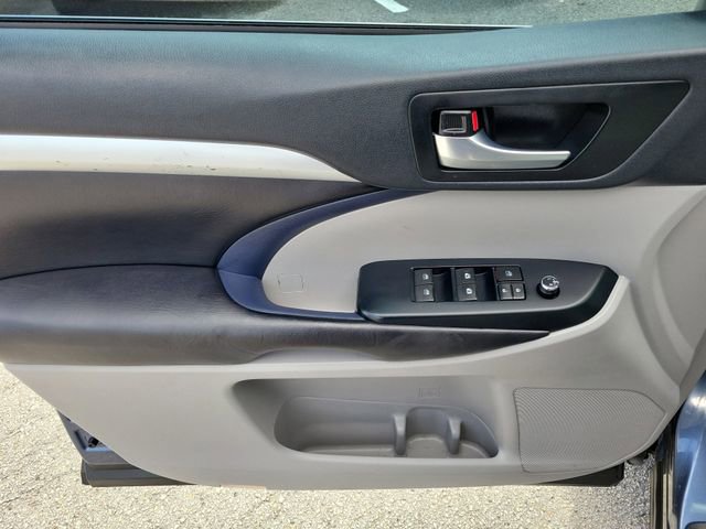 Used 2019 Toyota Highlander XLE image 19