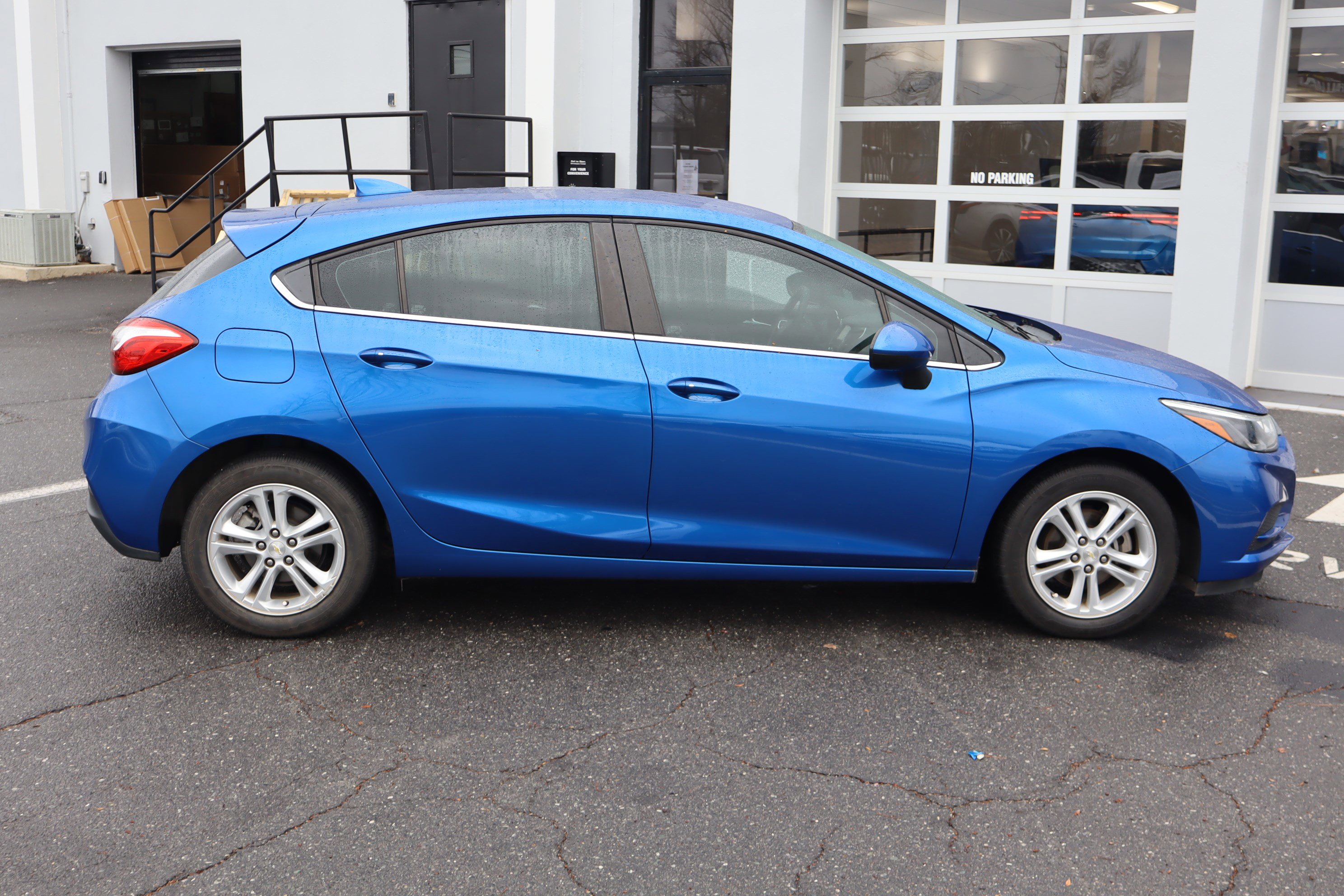 Used 2018 Chevrolet Cruze LT w/ Convenience Package image 11