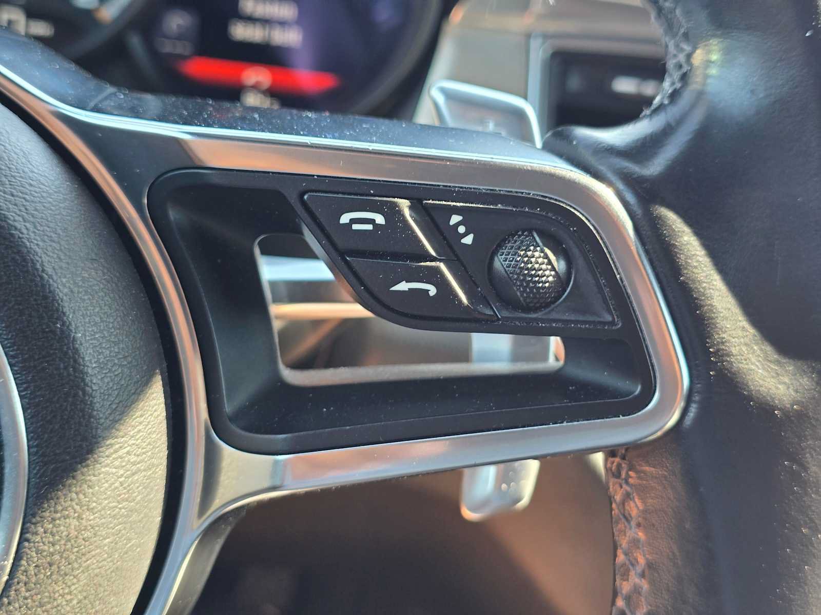 Used 2015 Porsche Macan Turbo AWD/4WD image 31