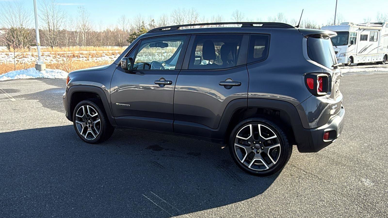 Used 2019 Jeep Renegade Latitude w/ Cold Weather Group image 11