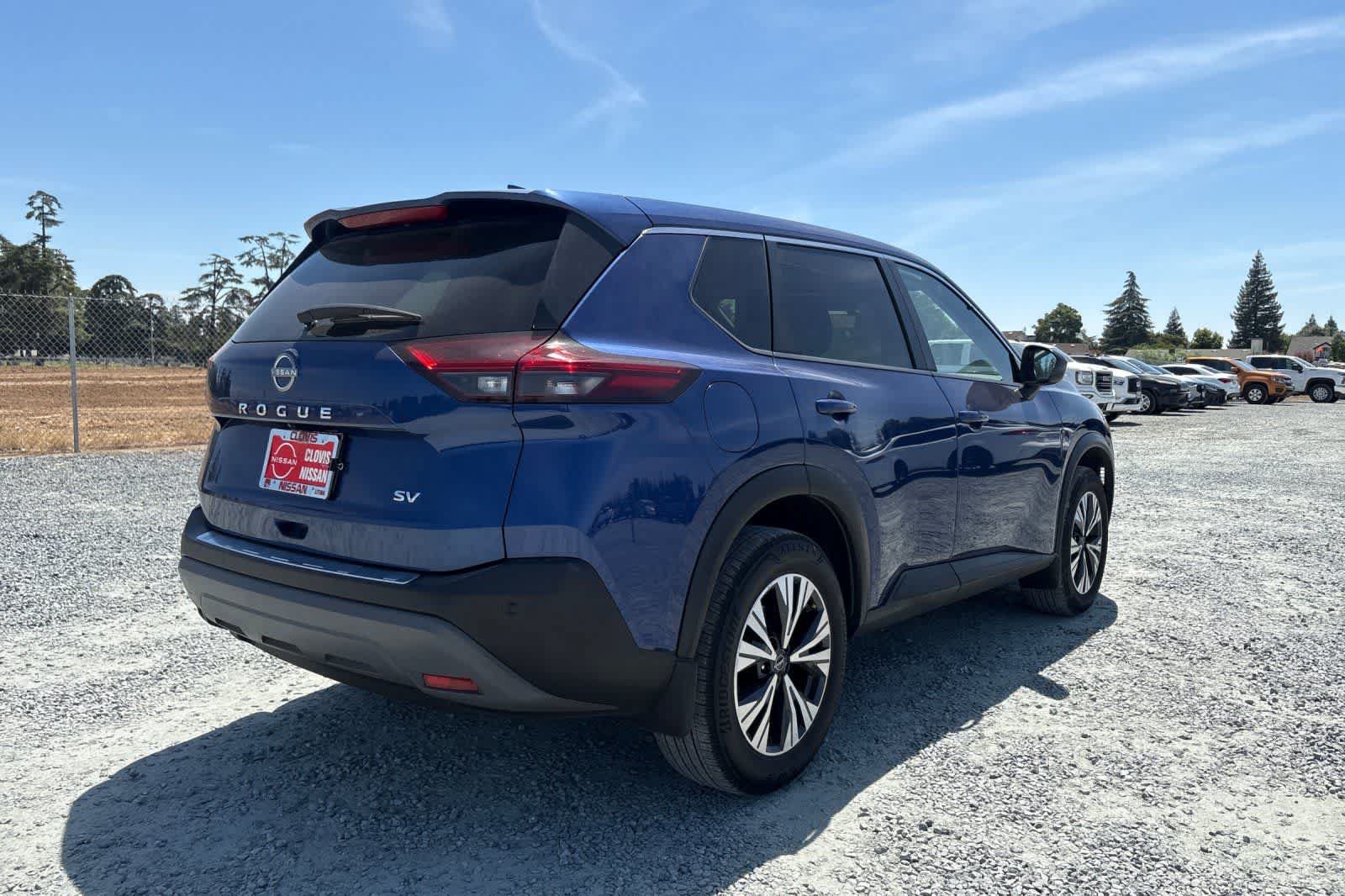 Used 2023 Nissan Rogue SV FWD image 3