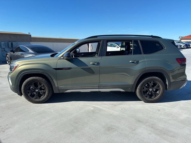 Used 2024 Volkswagen Atlas Peak Edition SE image 4