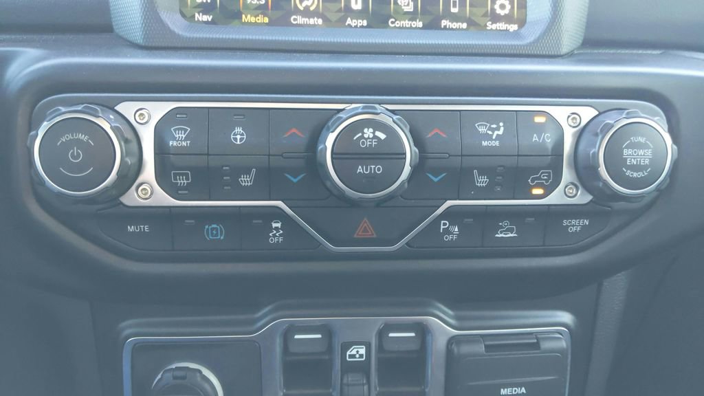 Used 2022 Jeep Wrangler Unlimited Sahara w/ Cold Weather Group image 25