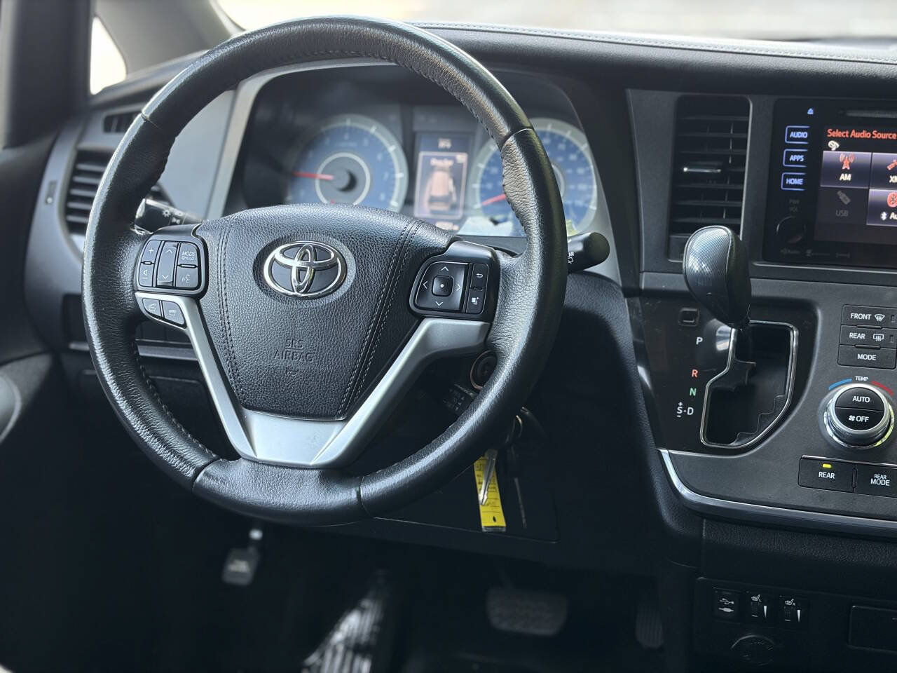 Used 2017 Toyota Sienna SE Premium FWD image 27
