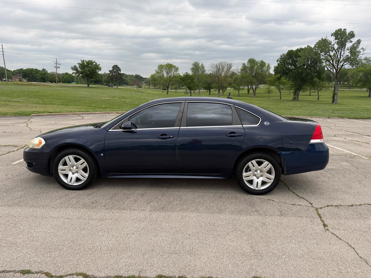 Used 2009 Chevrolet Impala LS FWD image 4