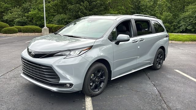New 2026 Toyota Sienna XLE Woodland Edition AWD/4WD image 2