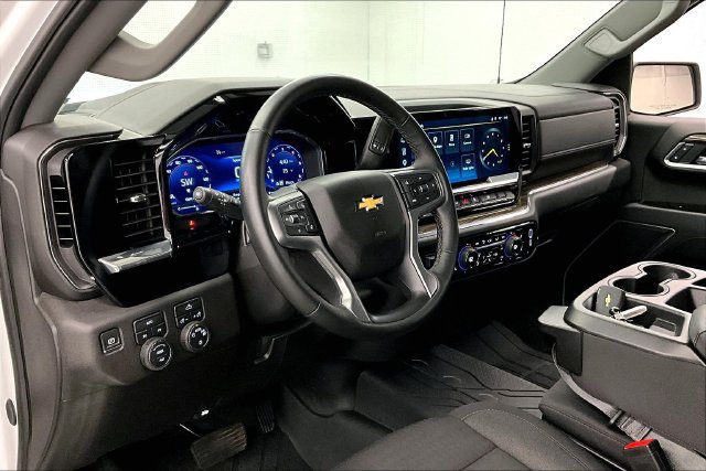 Used 2025 Chevrolet Silverado 1500 LT AWD/4WD image 17