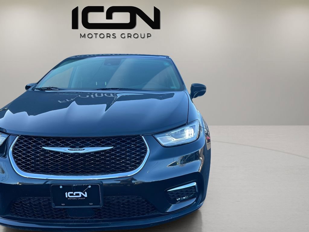 Used 2024 Chrysler Pacifica Select image 9