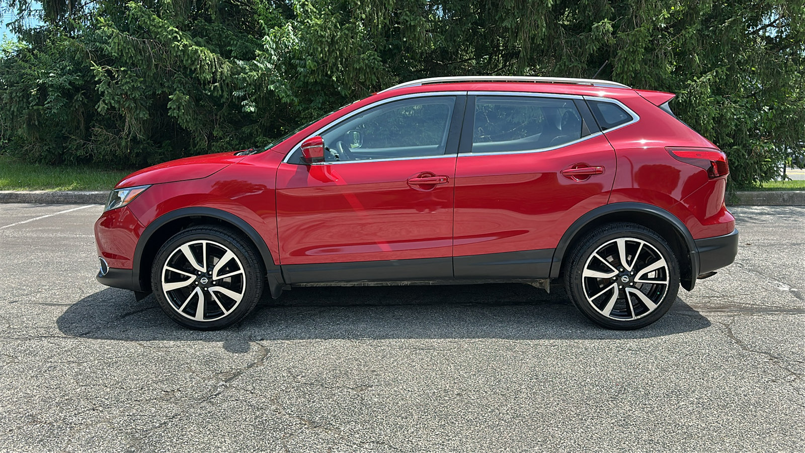 Certified 2018 Nissan Rogue Sport SL w/ SL Premium Package AWD/4WD image 28