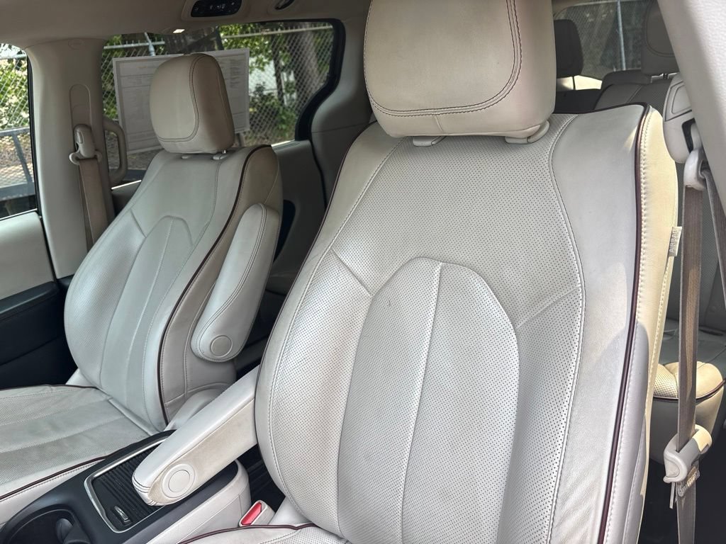 Used 2020 Chrysler Pacifica Limited FWD image 15