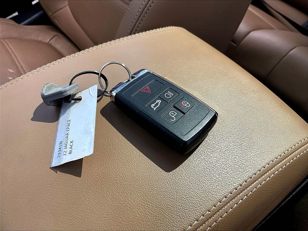 Used 2022 Jaguar E-PACE SE image 10