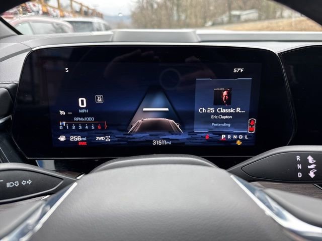 Used 2025 Chevrolet Suburban Z71 image 26