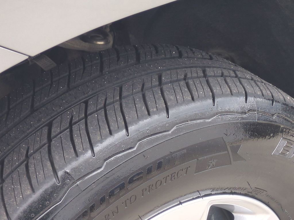 Used 2025 Chevrolet Silverado 1500 LT RWD image 12