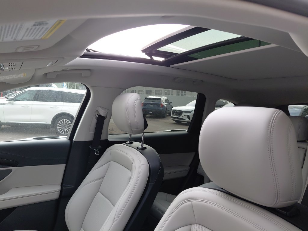 New 2026 Lincoln Nautilus Premier w/ Equipment Group 102A AWD/4WD image 10