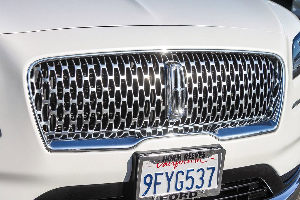 Used 2023 Lincoln Nautilus FWD w/ Premium Package image 6