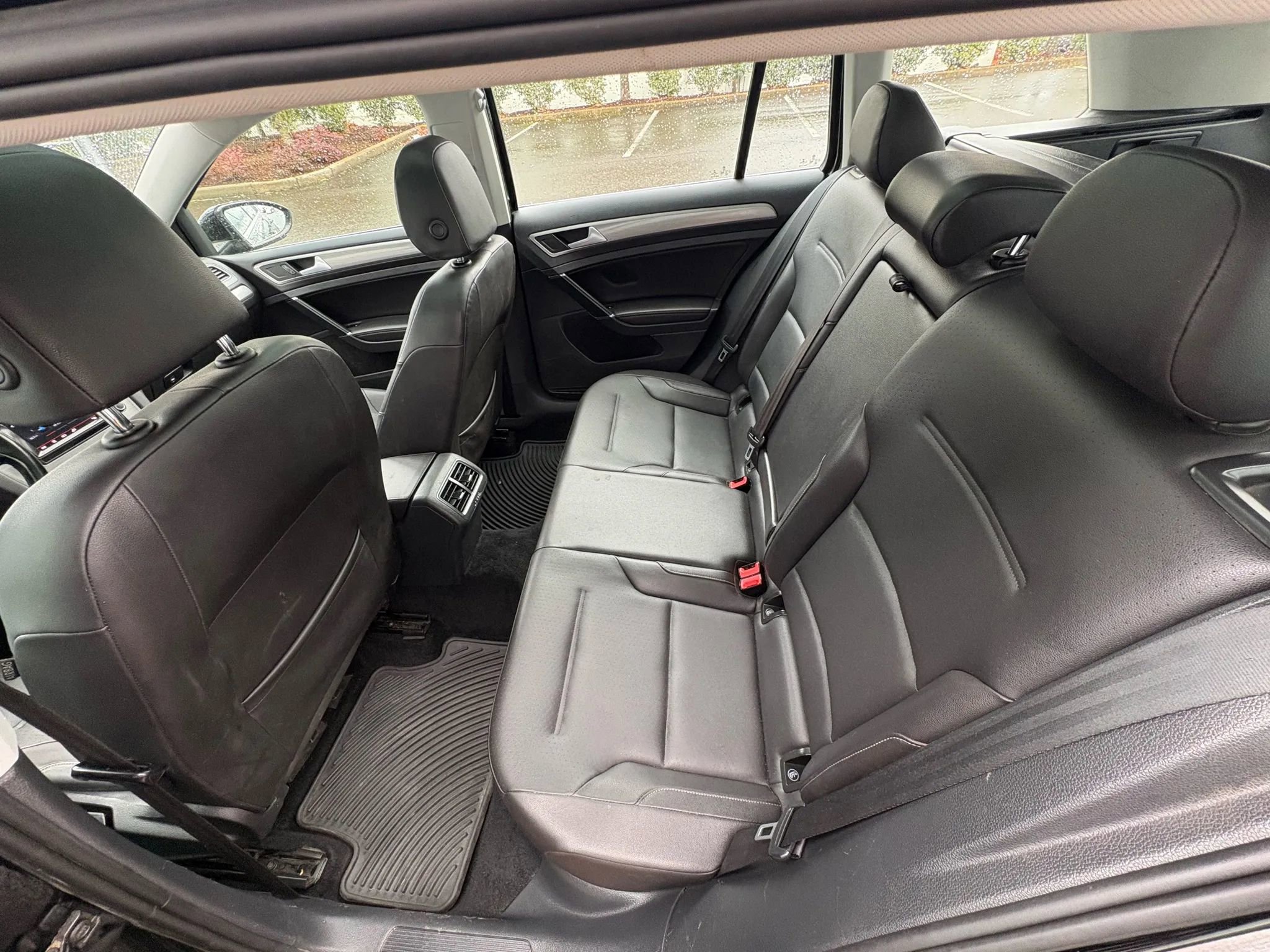 Used 2015 Volkswagen Golf TDI SE image 22