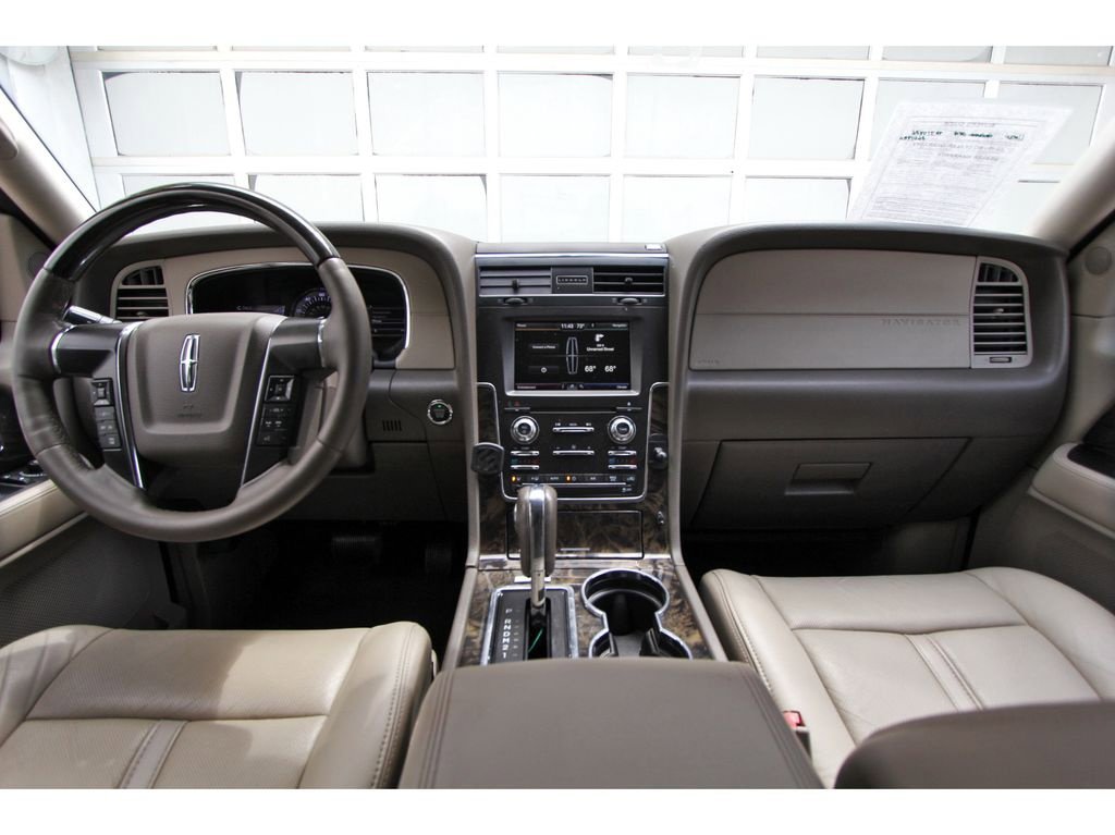 Used 2015 Lincoln Navigator 2WD image 8