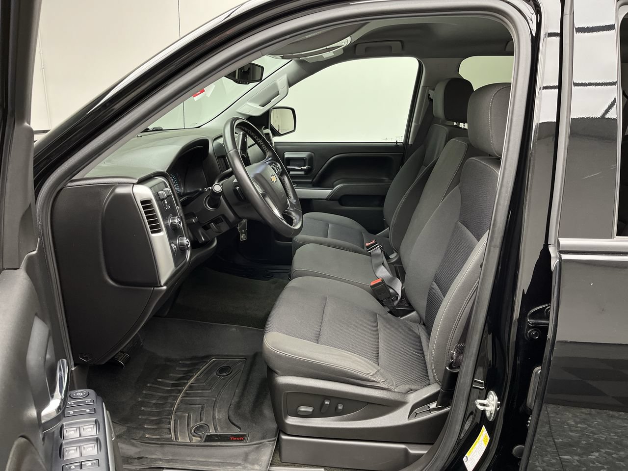 Used 2016 Chevrolet Silverado 1500 LT w/ All Star Edition AWD/4WD image 3