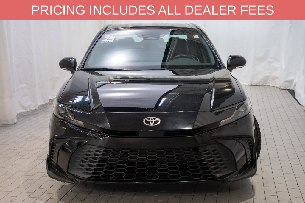 Used 2025 Toyota Camry SE FWD image 2