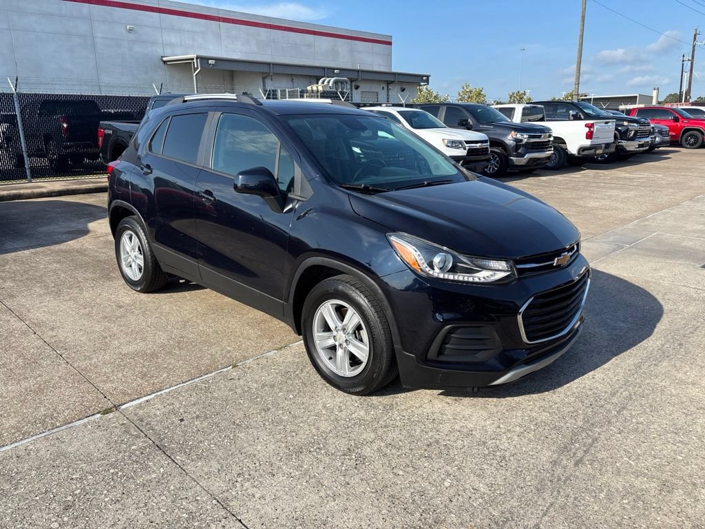 Used 2021 Chevrolet Trax LT w/ Driver Confidence Package FWD image 3