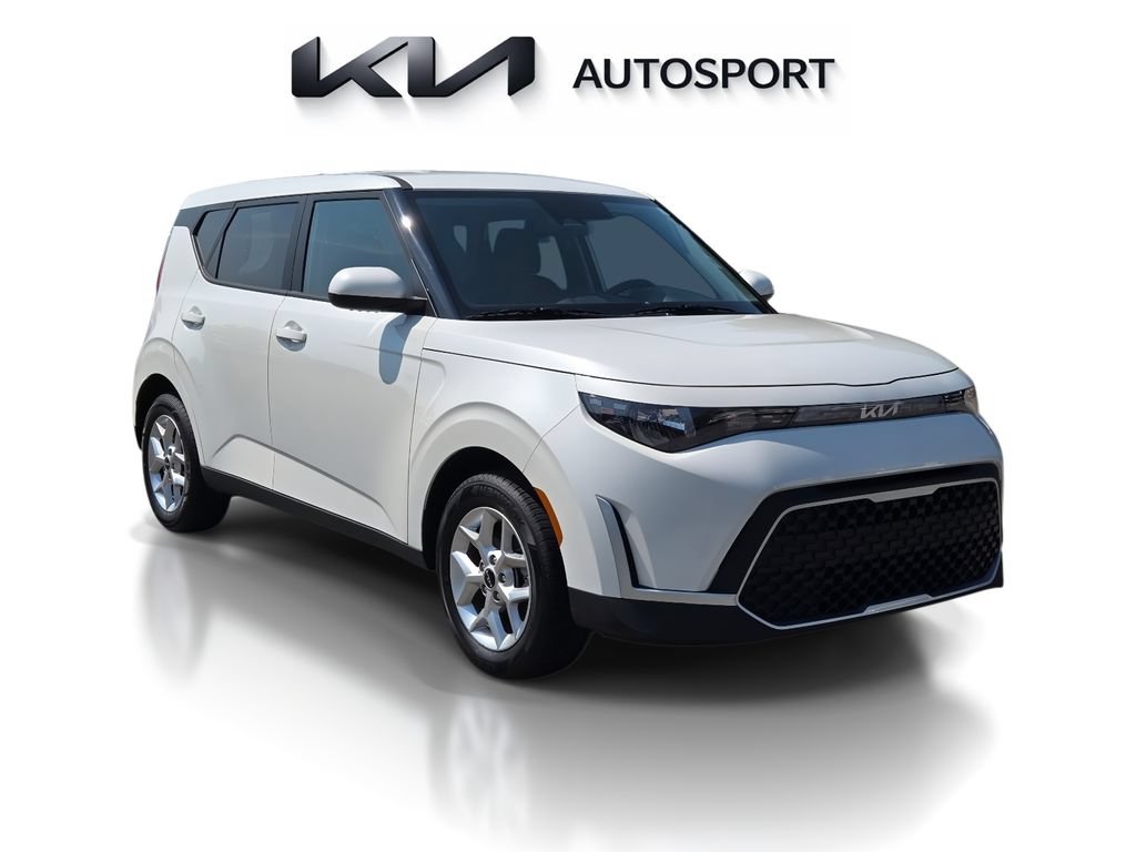 Certified 2025 Kia Soul LX w/ LX Technology Package FWD image 3