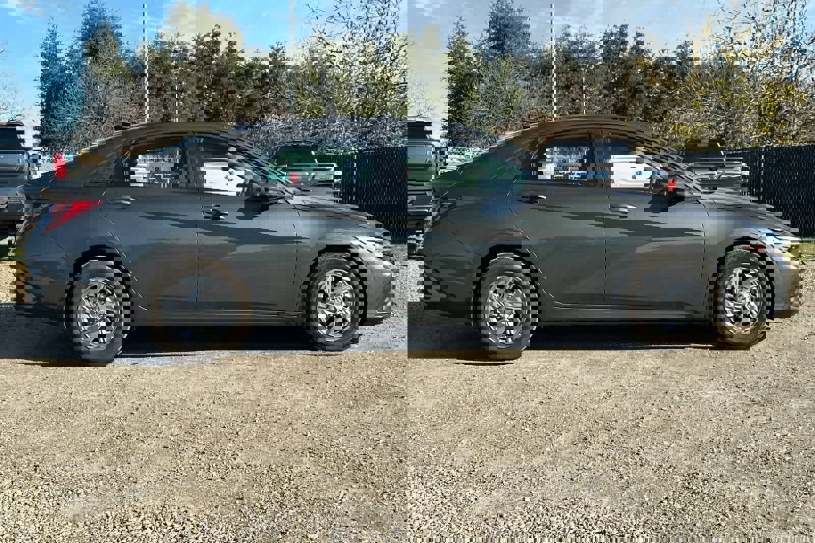 Used 2025 Hyundai Elantra SE image 9