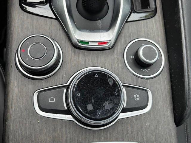 Used 2023 Alfa Romeo Giulia Ti AWD/4WD image 34