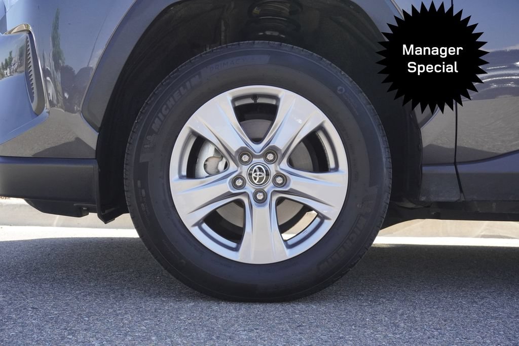 Used 2025 Toyota RAV4 XLE AWD/4WD image 32