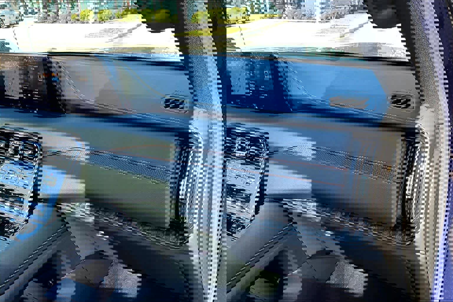 Certified 2025 Nissan Armada PRO-4X w/ Pro-4X Premium Package image 19