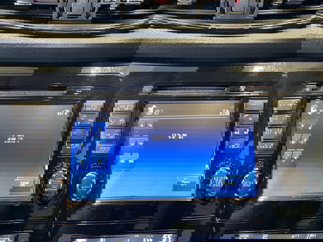 Used 2017 Nissan Rogue SL w/ SL Premium Package image 19