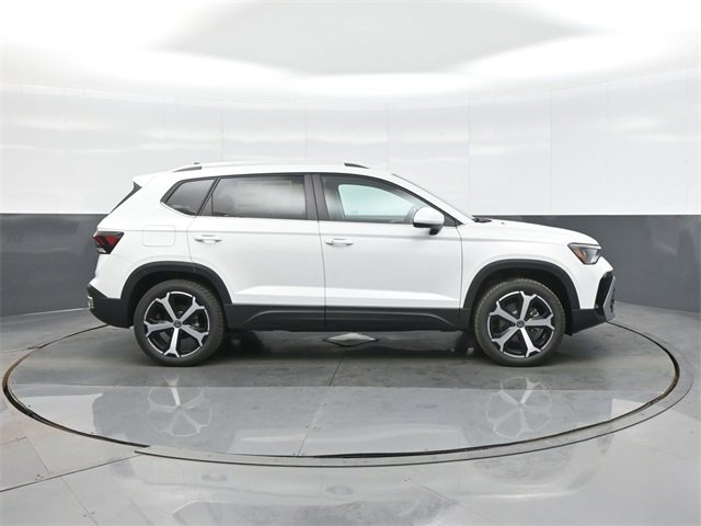 New 2026 Volkswagen Taos SEL image 8