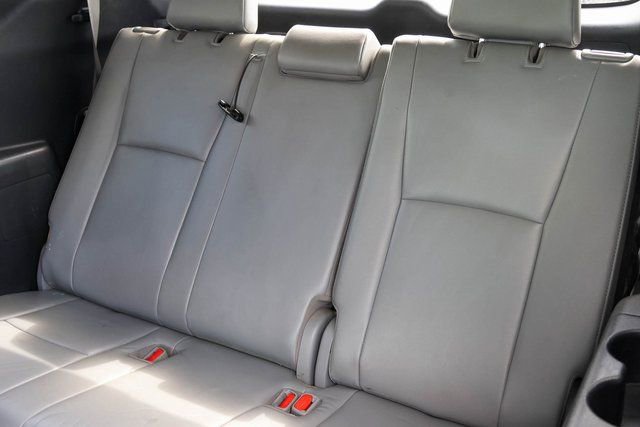 Used 2021 Toyota Highlander Limited image 18