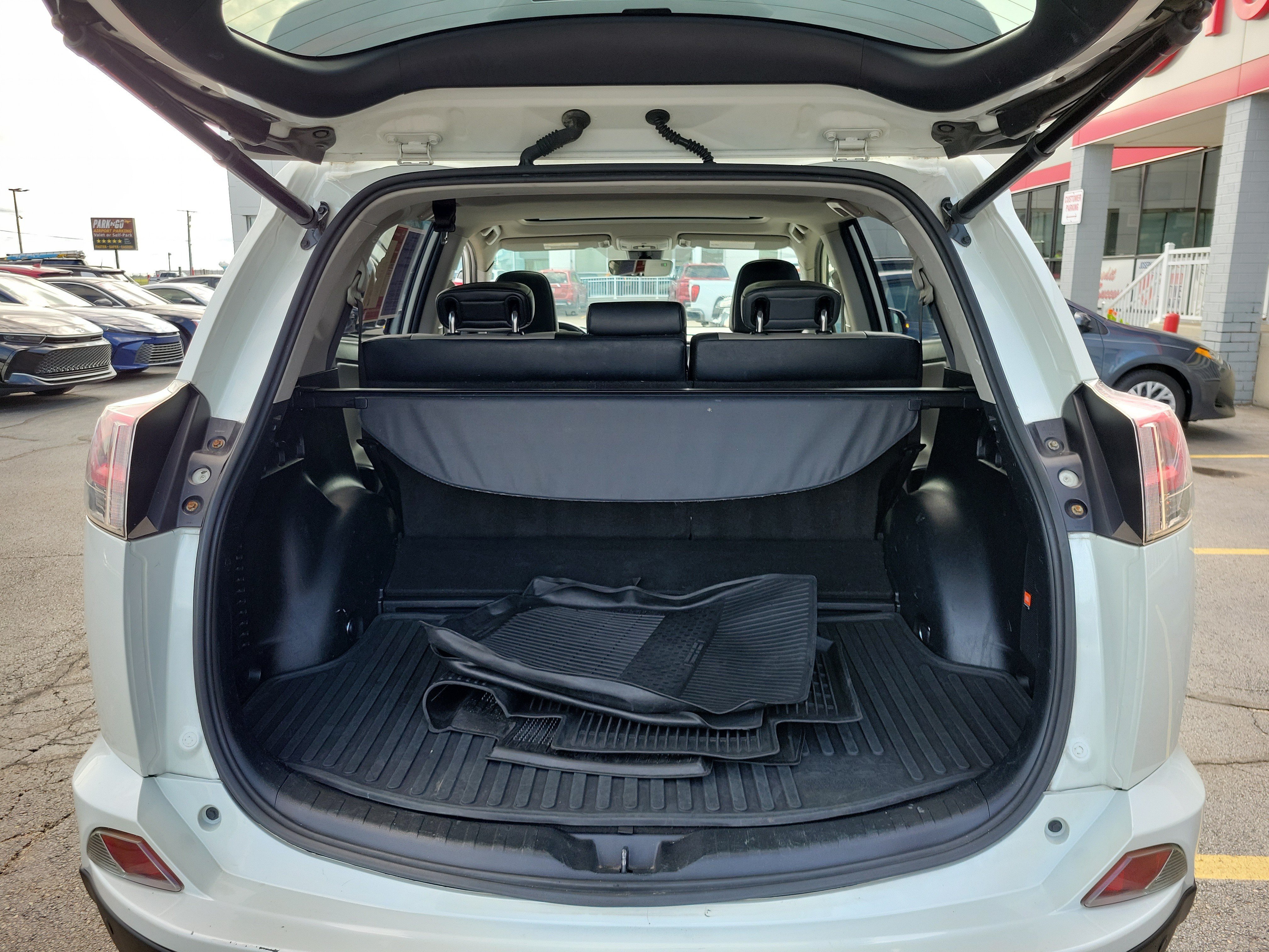 Used 2018 Toyota RAV4 Limited w/ Advanced Technology Package AWD/4WD image 8