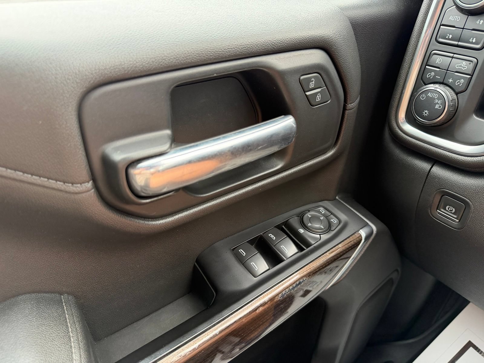 Used 2019 Chevrolet Silverado 1500 LT Trail Boss AWD/4WD image 23