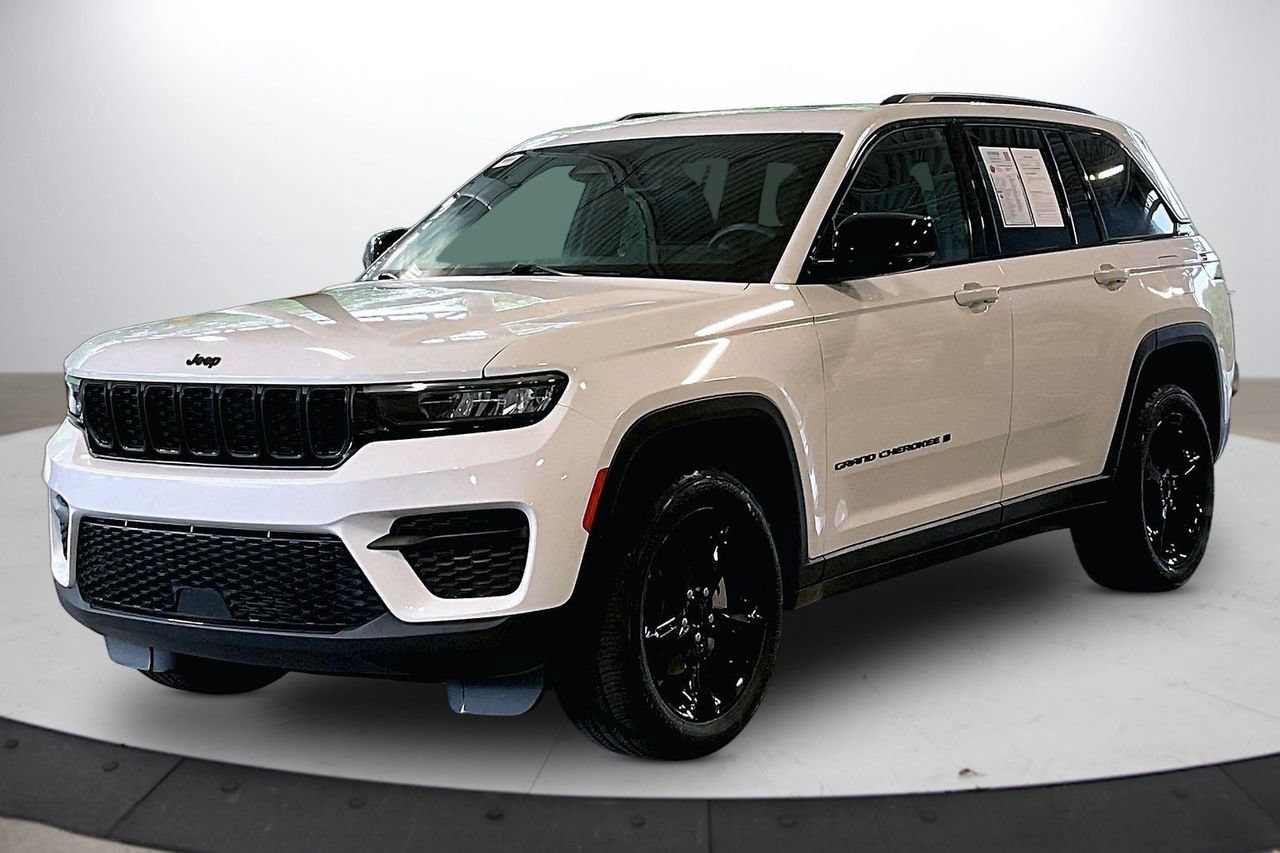 Certified 2023 Jeep Grand Cherokee Altitude AWD/4WD image 4