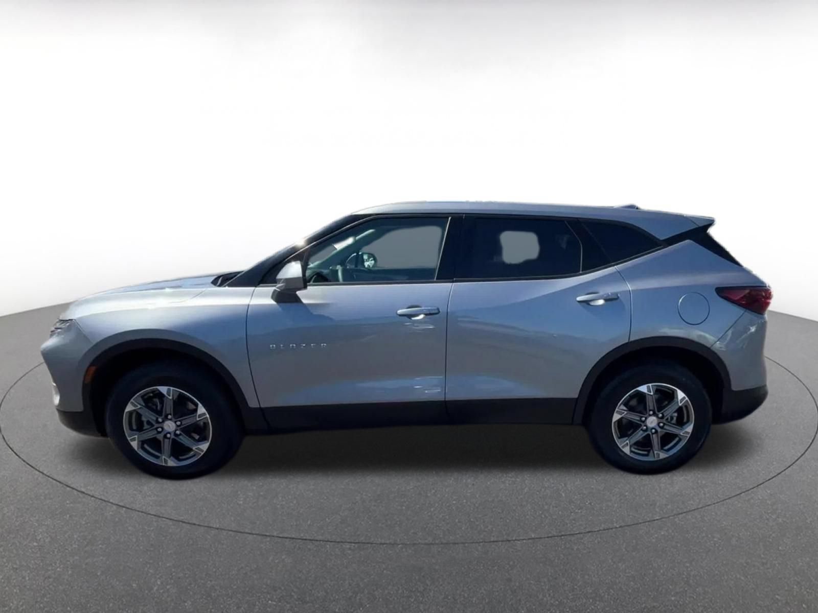 Used 2025 Chevrolet Blazer LT FWD image 9