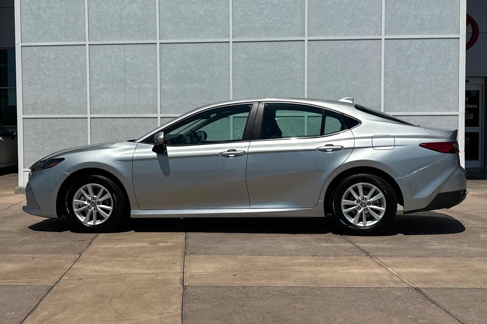 Used 2025 Toyota Camry LE AWD/4WD image 8