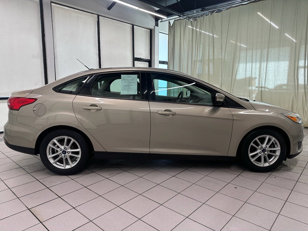 Used 2016 Ford Focus SE w/ SE Power Seat Package image 3