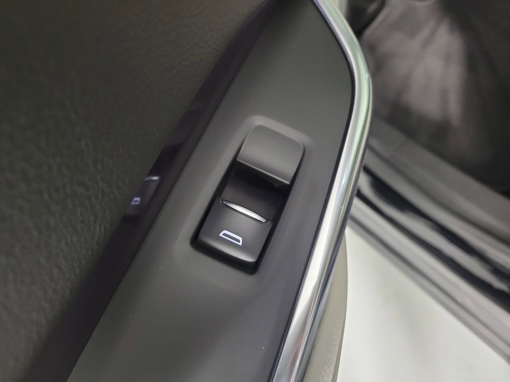 Certified 2023 Cadillac XT4 Luxury w/ Cold Weather Package image 14