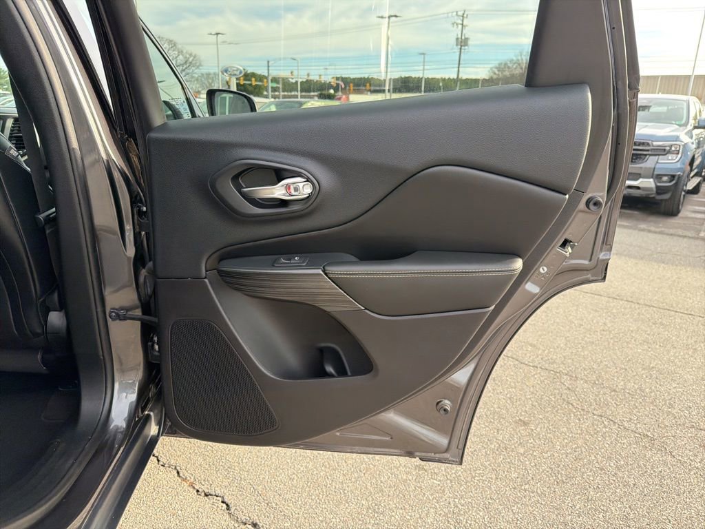 Used 2016 Jeep Cherokee Limited w/ Luxury Group image 19