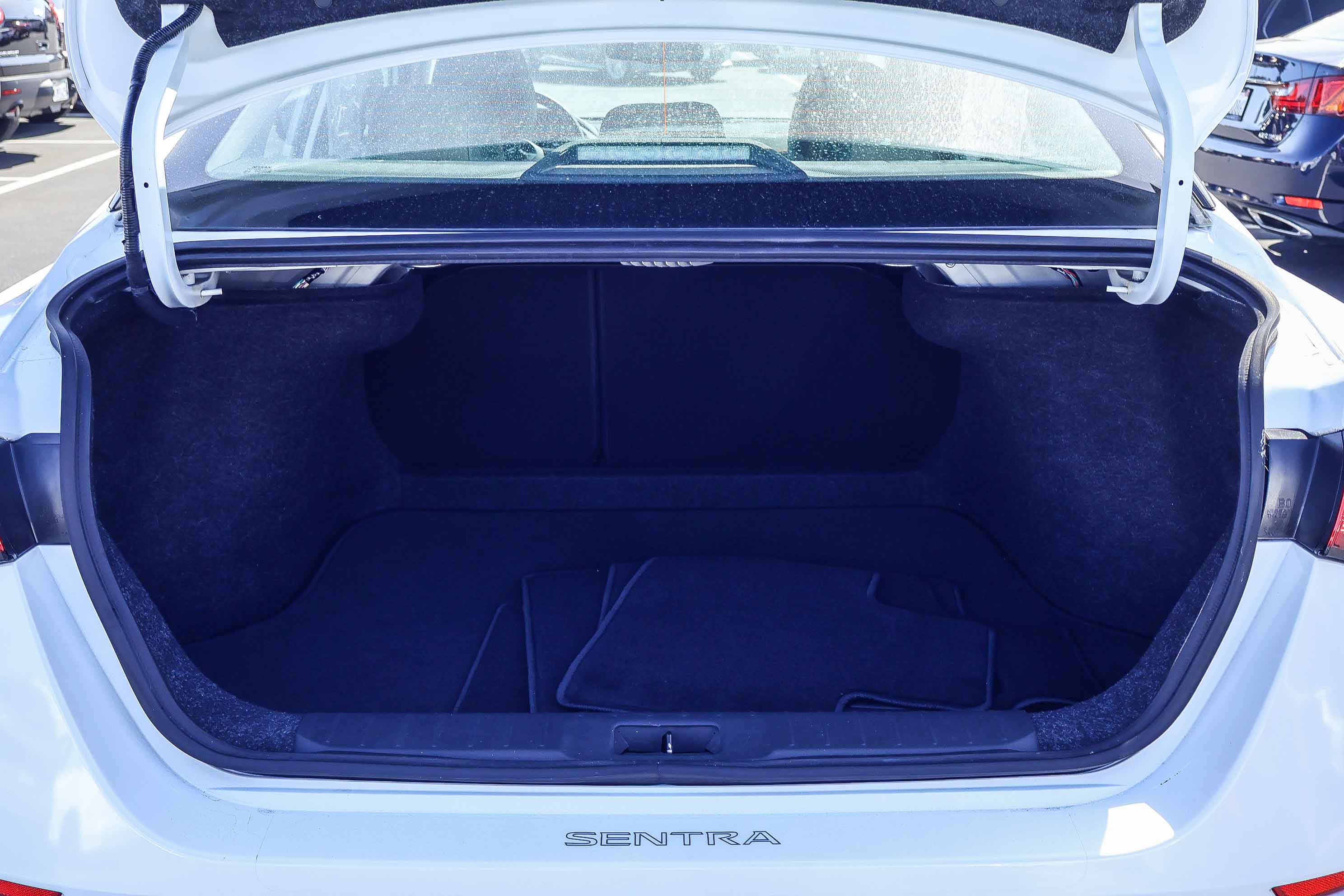 Used 2021 Nissan Sentra SR w/ SR Premium Package FWD image 16