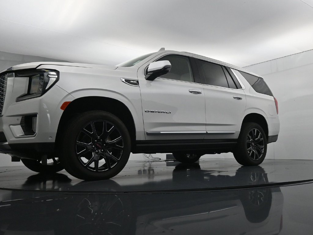 Used 2024 GMC Yukon Denali w/ Advanced Technology Package AWD/4WD image 37