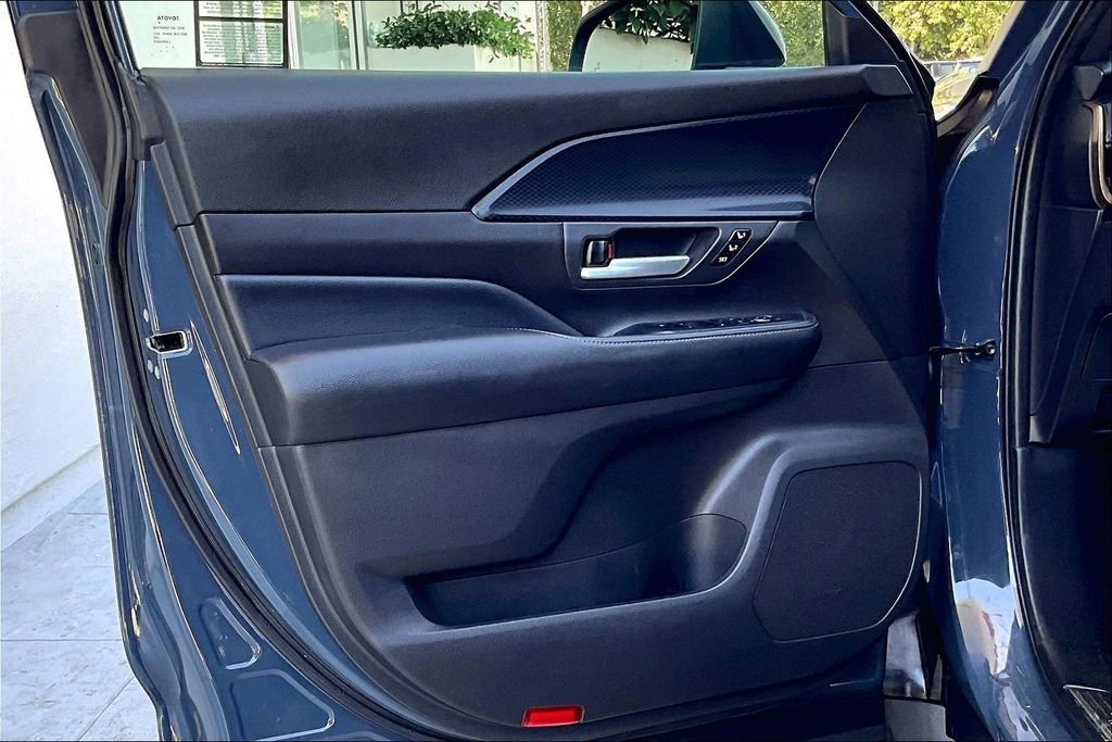 Used 2024 Toyota Grand Highlander AWD Hybrid image 20