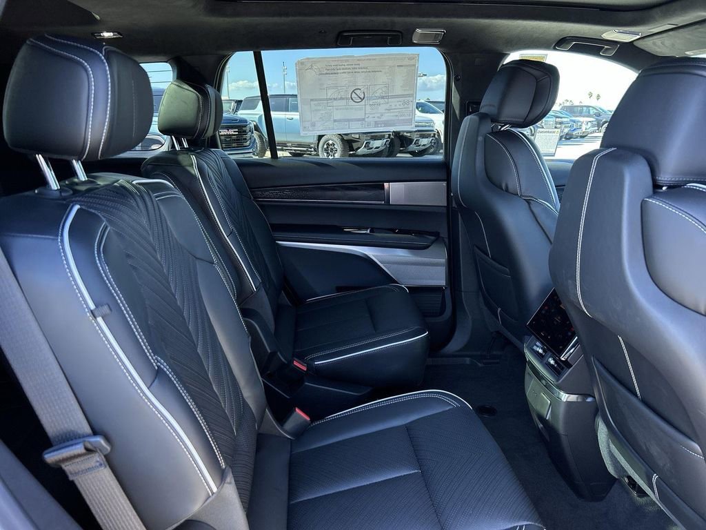 New 2026 Cadillac Vistiq Platinum image 32