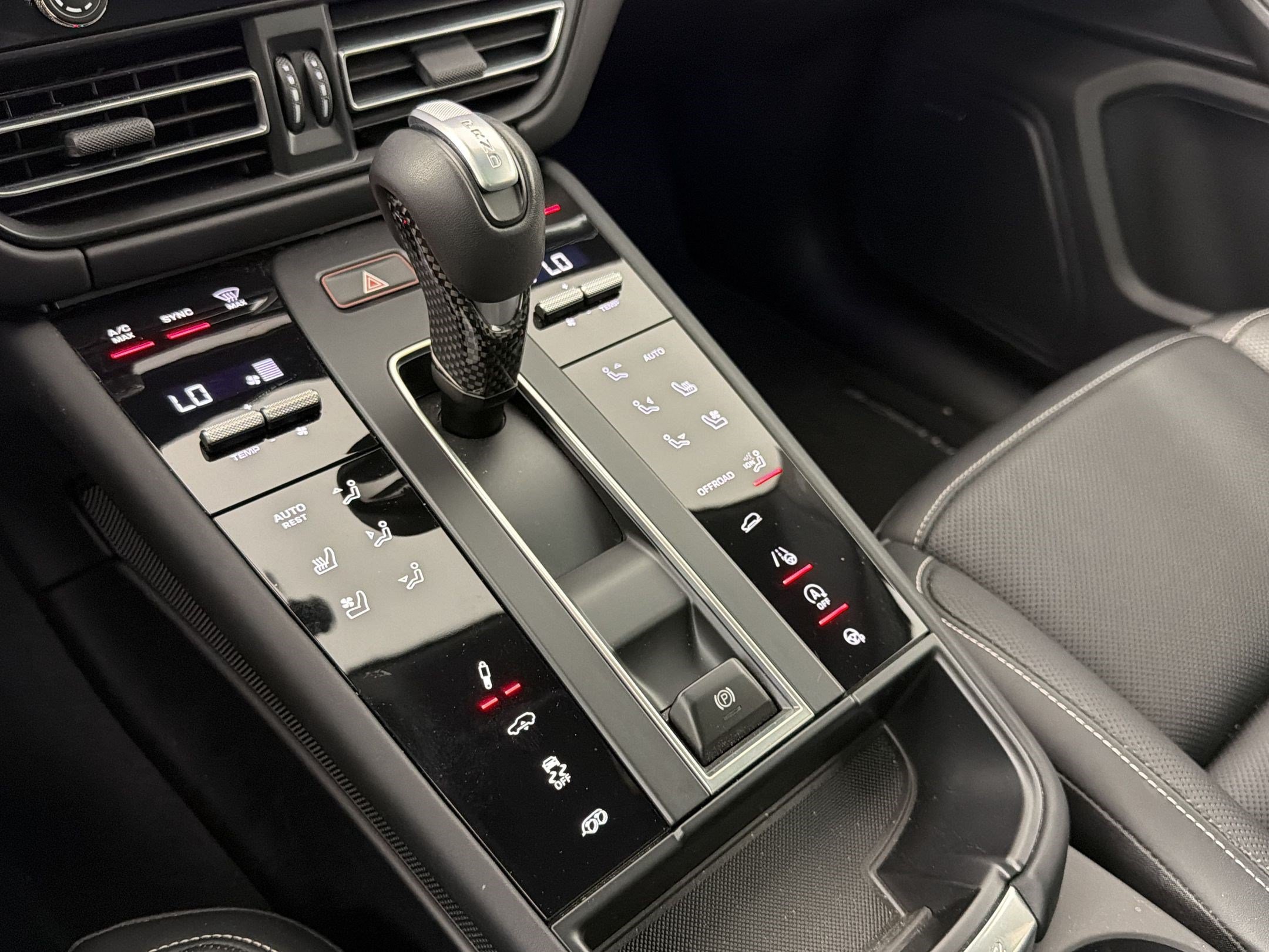 Certified 2025 Porsche Macan GTS AWD/4WD image 17