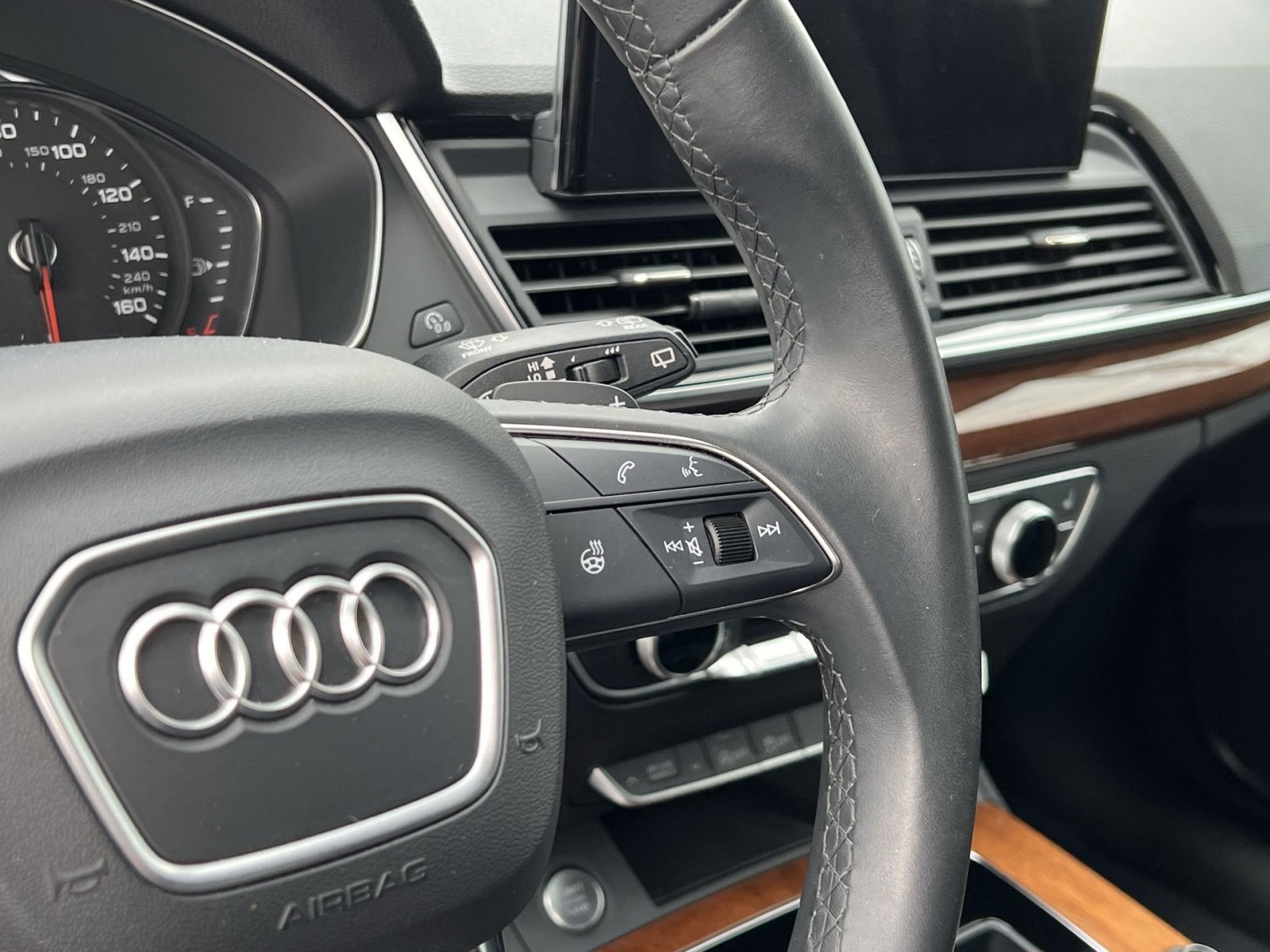 Used 2023 Audi Q5 2.0T Premium w/ Convenience Package AWD/4WD image 33