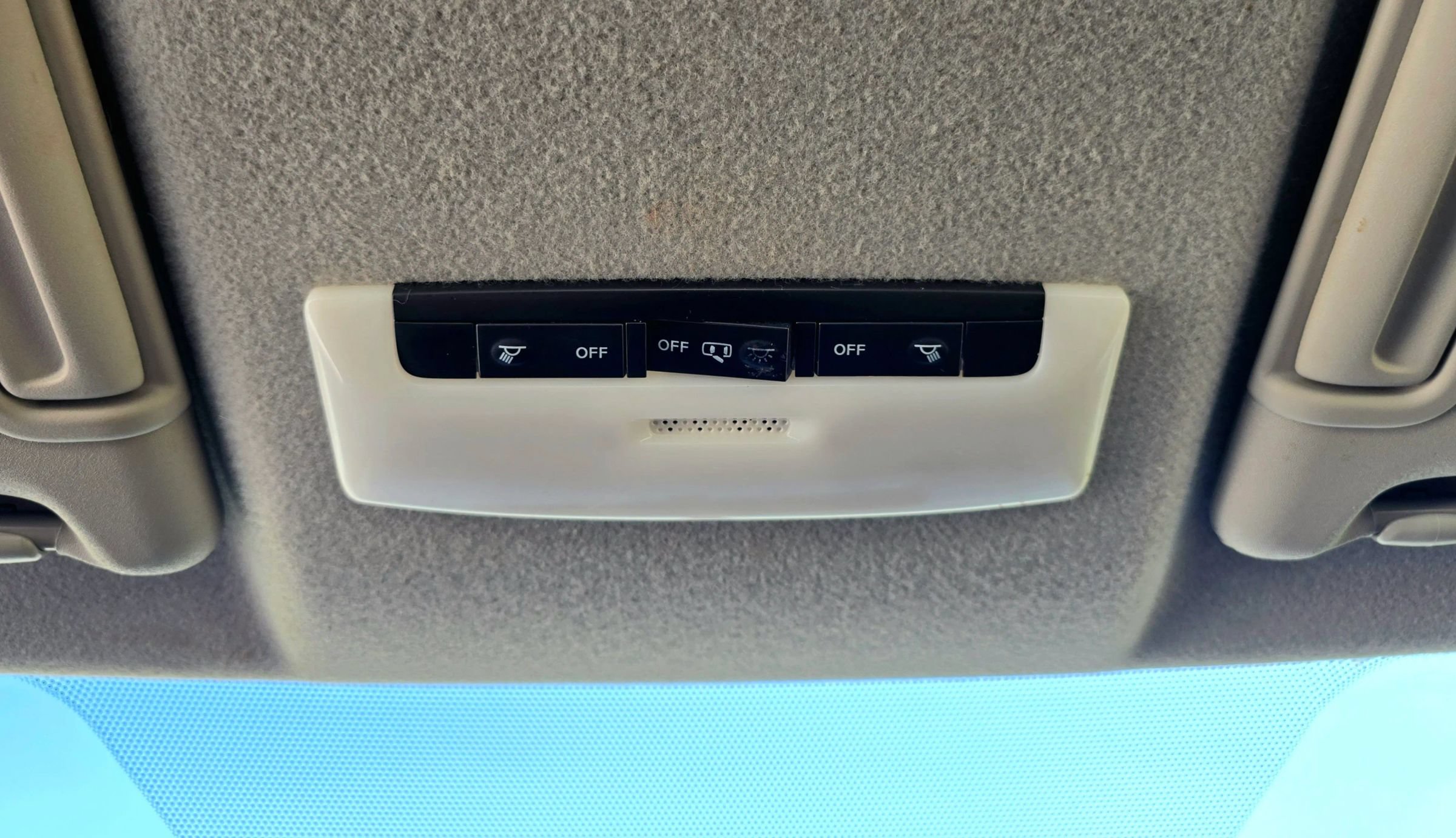 Used 2018 Nissan Kicks S w/ Exterior Package FWD image 36
