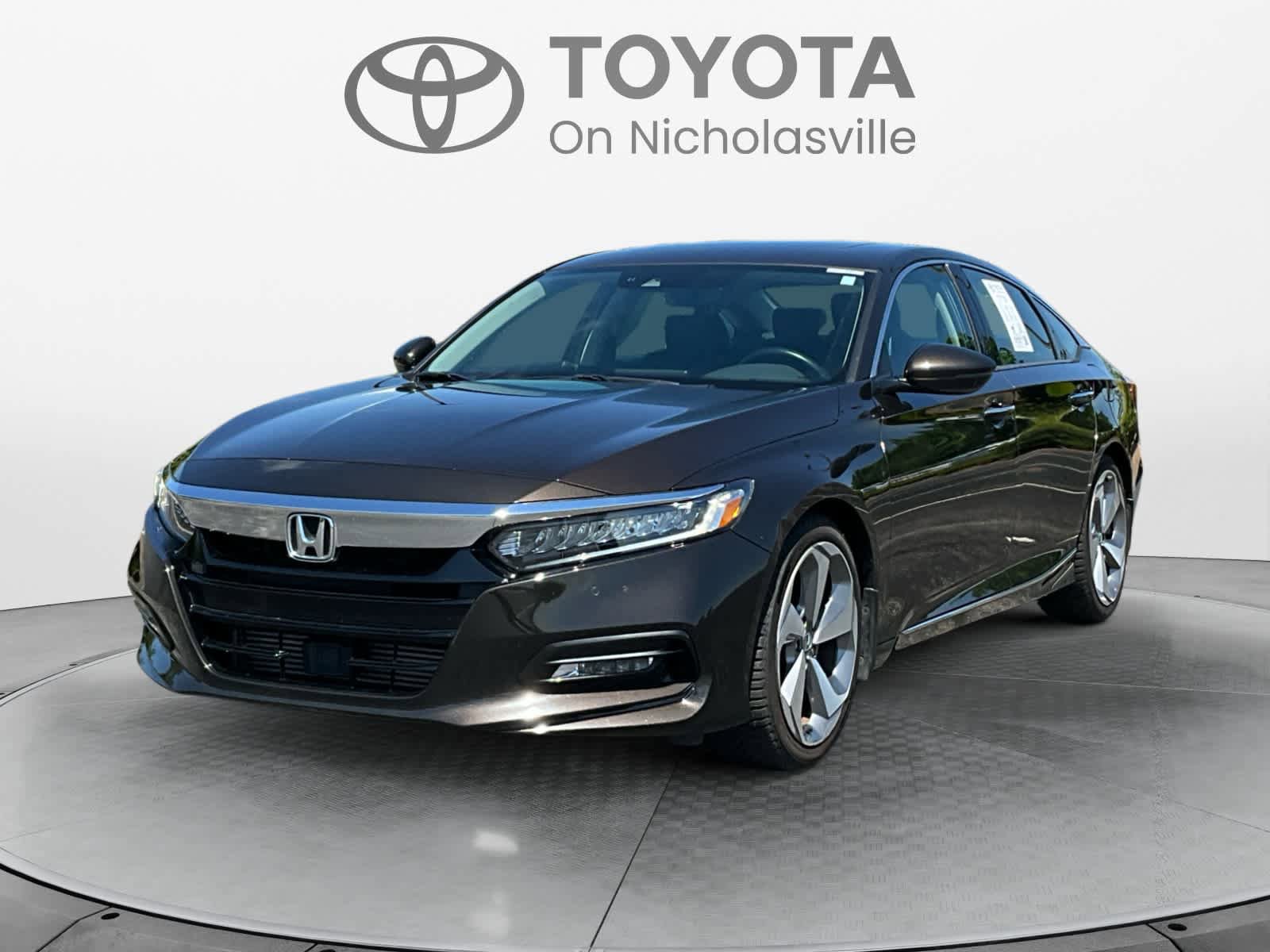 Used 2018 Honda Accord Touring image 1