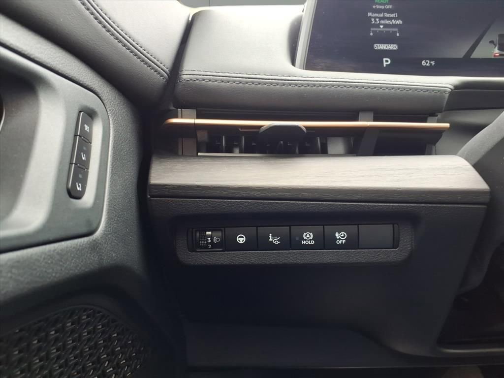 Used 2025 Nissan Ariya FWD image 15