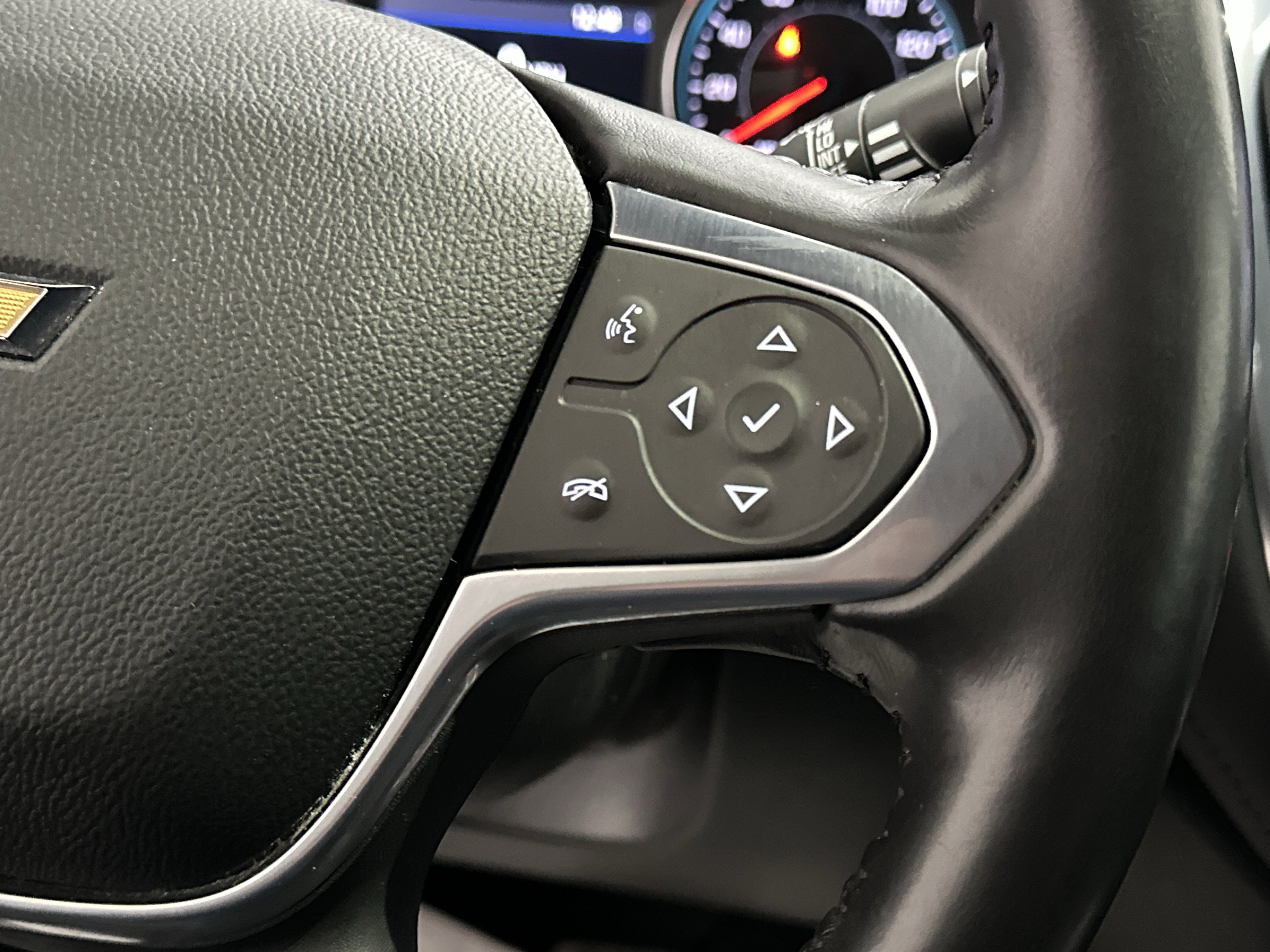 Used 2022 Chevrolet Traverse LT image 32